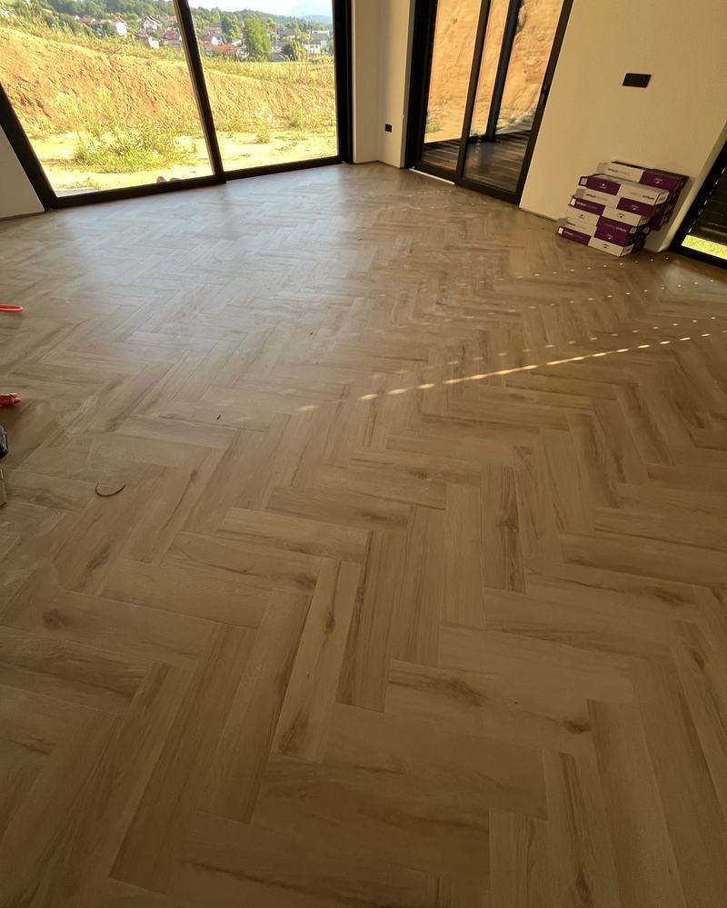 Talna obloga, položena v vzorcu ribje kosti