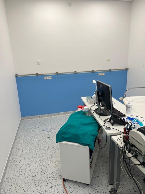 Stenska in talna obloga v Diagnostičnem centru Bled, PE Novo mesto – fotografija 1